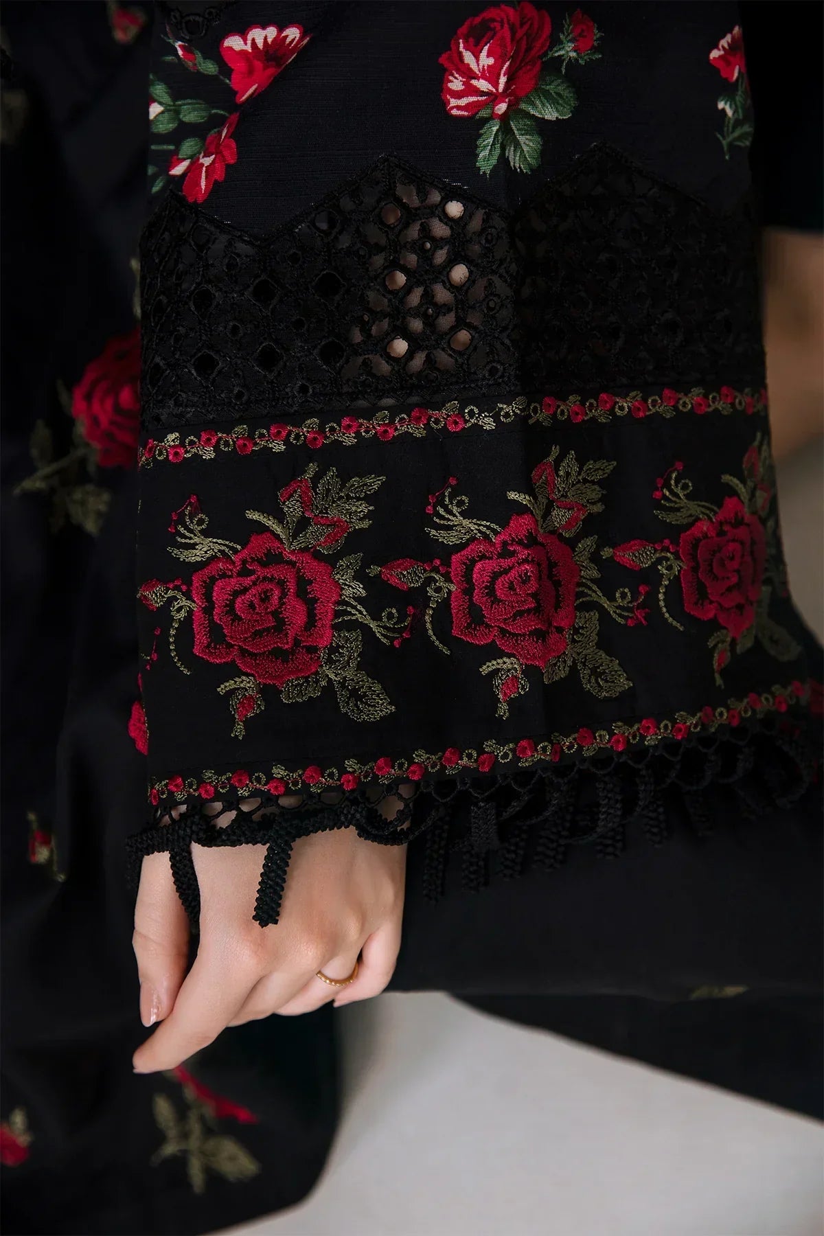 BAROQUE-3PC DHANAK EMBROIDERED BIC-4004