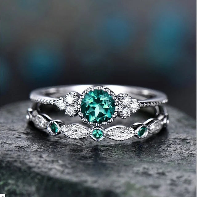 925 Sterling Silver Ring Set with Emerald Zircon Crystals for Women
